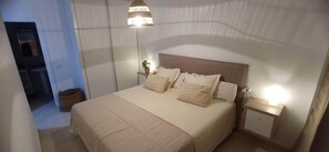 Luxury Suite, Accessible, City View | Iron/ironing board, free WiFi, bed sheets - Atico Queen Itimad (San Juan de Aznalfarache)