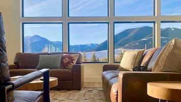 Smart TV, fireplace, ping pong