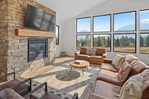 Smart TV, fireplace, table tennis