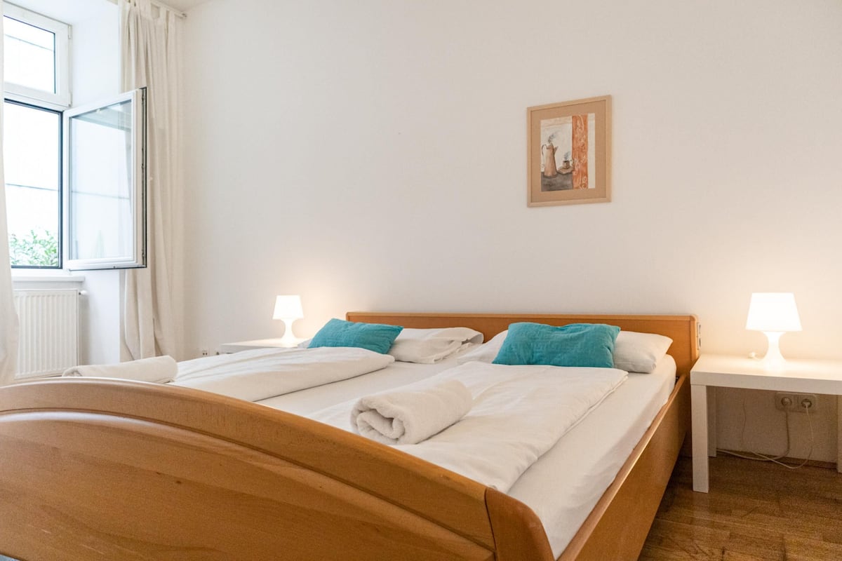Economy Twin Room | Free WiFi