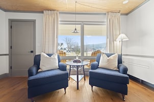 The Windham Mountain View King with Balcony | In-room safe, iron/ironing board, free cribs/infant beds, rollaway beds