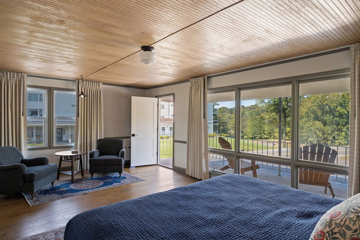 Suite (The Baller) | In-room safe, iron/ironing board, cribs (free)