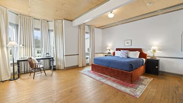 The Super Charming King | In-room safe, iron/ironing board, free cribs/infant beds, rollaway beds