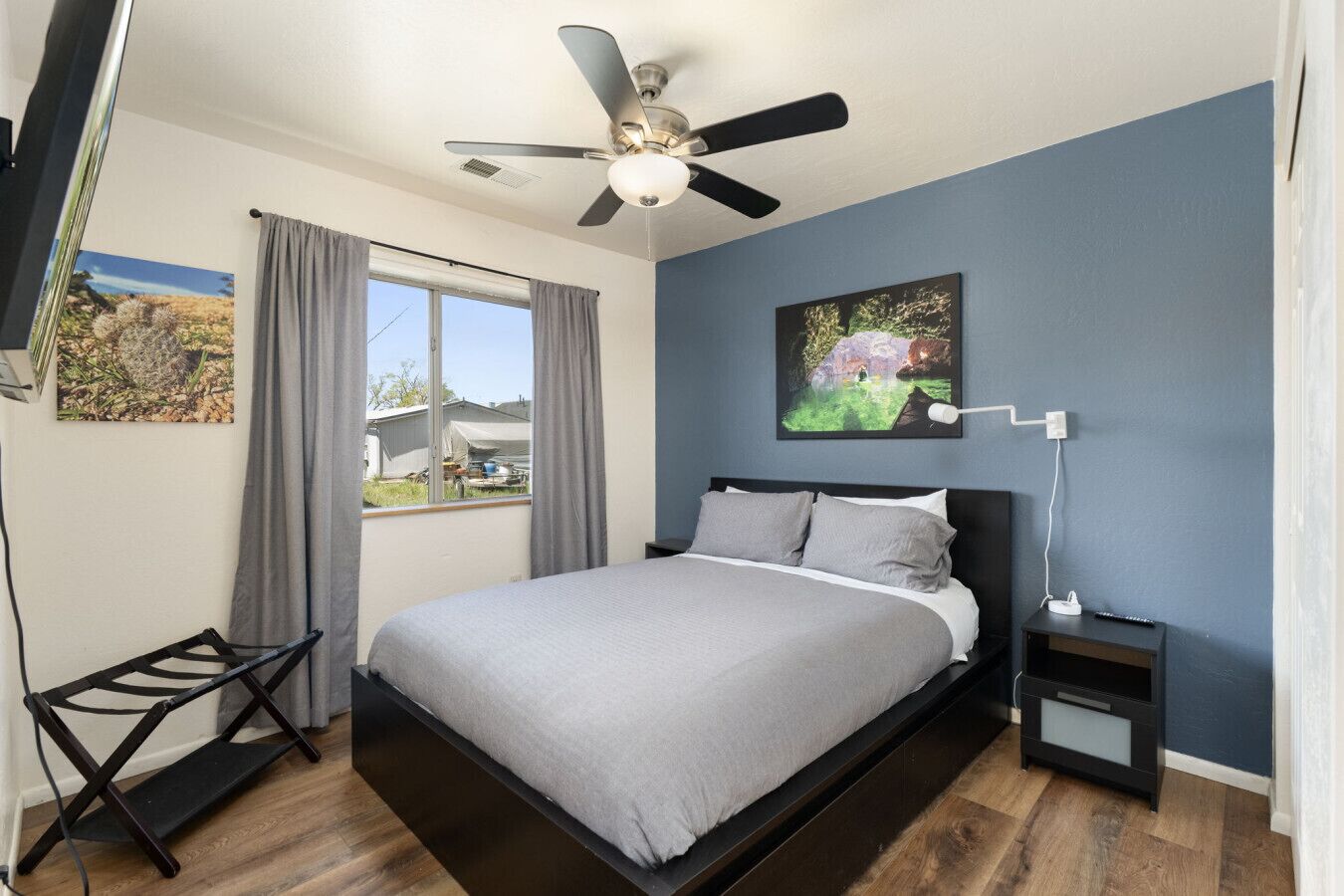 2 bedrooms, desk, iron/ironing board, WiFi