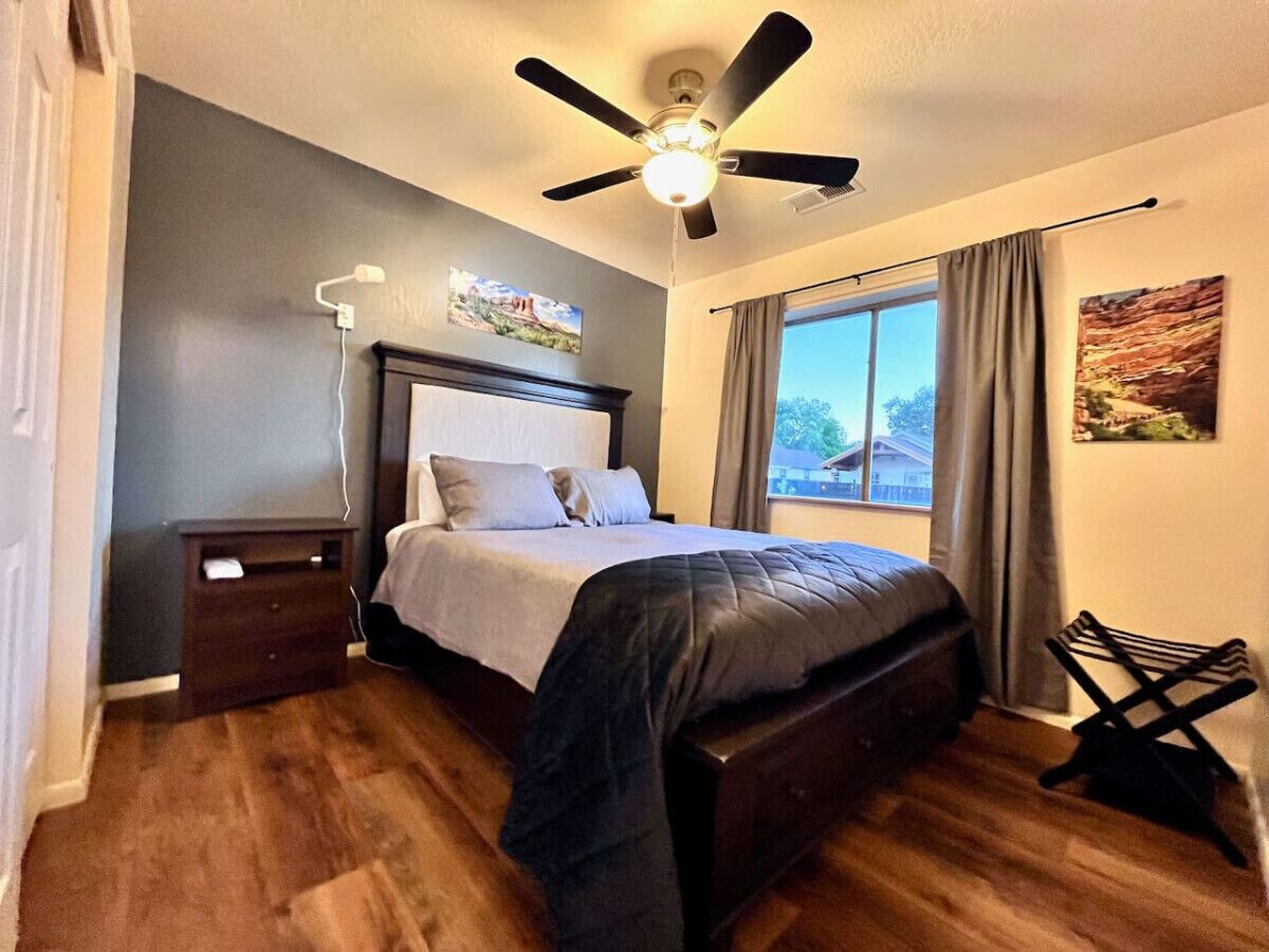 2 bedrooms, desk, iron/ironing board, WiFi