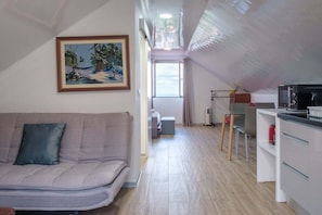 TV - GuestReady - Tranquil Getaway in Madeira (Porto da Cruz)