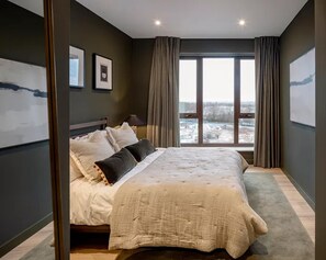 2 عدّة غرف نوم وواي فاي مجانًا وملاءات أسرّة