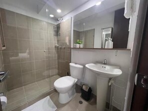 Hårføner, håndklær, såpe og sjampo