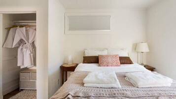 3 bedrooms, desk, free WiFi, bed sheets