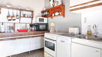 Réfrigérateur, micro-ondes, four, lave-vaisselle