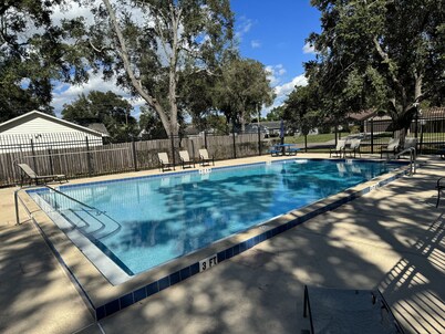 3/2 Home Minutes To All Theme Parks