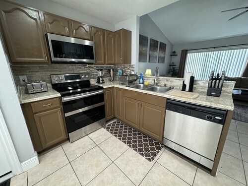 3/2 Home Minutes To All Theme Parks