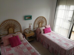 2 bedrooms, iron/ironing board, WiFi - Penthouse in l'Escala, ideal for families. (Escala (L'))