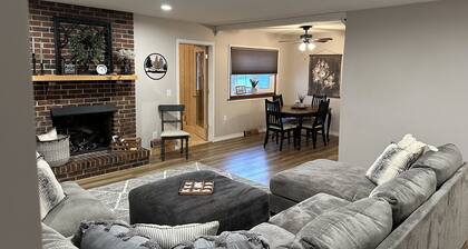 Cozy and Comfortable home with easy access to Hwy 60 and Springfield!