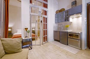 Abstraction | Private kitchen | Mini-fridge, oven, stovetop, dishwasher