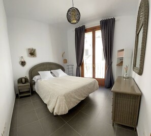 3 bedrooms, desk, iron/ironing board, WiFi