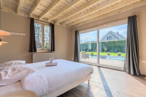 5 bedrooms, desk, iron/ironing board, Internet - 15 Min to Lille - Beautiful 14p House, 5 Bedrooms (Lille)