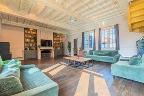 TV - 15 Min to Lille - Beautiful 14p House, 5 Bedrooms (Lille)