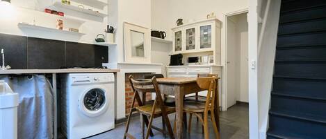 Fridge, oven, coffee/tea maker, toaster