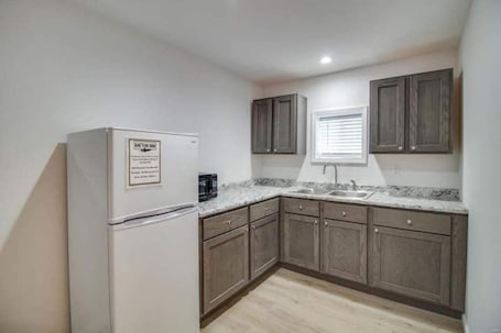 Private kitchen. Rafton Inn Vacation Cottage 19
