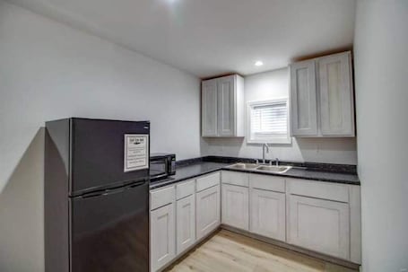 Private kitchen. Rafton Inn Vacation Cottage 73