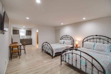 1 bedroom, WiFi. Rafton Inn Vacation Cottage 73