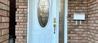 Queen room near Sheridan College