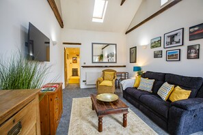 Cottage | Living area | TV