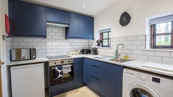 Cottage | Dapur pribadi | Lemari es, microwave, oven, dan kompor