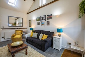 Cottage | Living area | TV