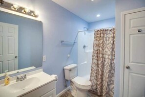Shower, hair dryer - Rafton Inn Vacation Cottage 93 (Grafton)