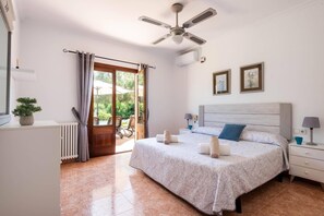 4 bedrooms, WiFi, bed sheets