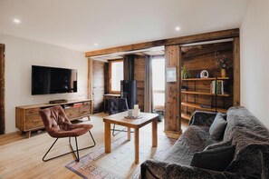 Fernseher, DVD-Player, Bücher