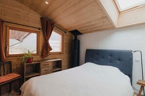 2 Schlafzimmer, Schreibtisch, Bügeleisen/Bügelbrett, WLAN