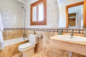 ヘアドライヤー、タオル