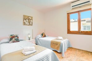 3 habitaciones, tabla de planchar con plancha y wifi gratis 