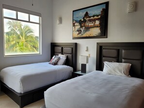 3 Schlafzimmer, Zimmersafe, Schreibtisch, Reisekinderbett