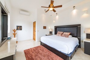 3 bedrooms, in-room safe, desk, travel crib