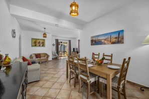 Dining - Villa Algarhb by Villa Plus (Albufeira)