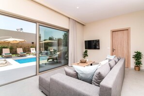 Smart TV - Villa Almo by Villa Plus (Koridallos)