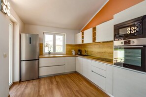 Microwave, dishwasher