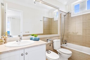 ヘアドライヤー、タオル