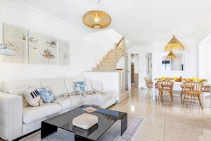 Smart TV - Villa Amara by Villa Plus (Chayofa)