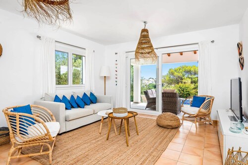 Villa Anchorage by Villa Plus