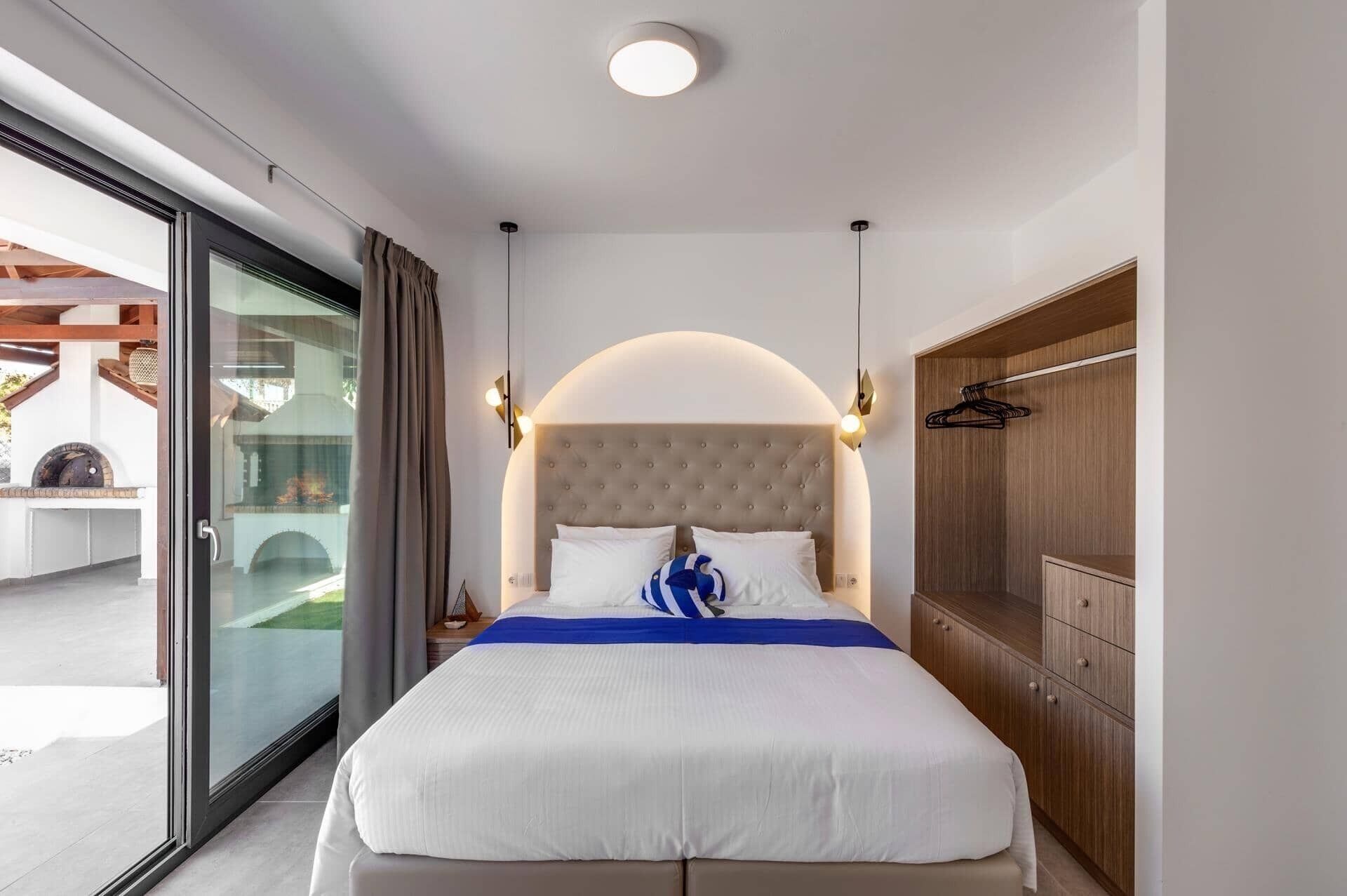 4 bedrooms, iron/ironing board, free WiFi, bed sheets