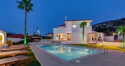 Villa Annalena by Villa Plus