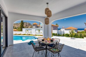 屋外ダイニングエリア