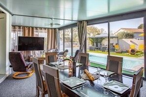 Dining - Villa Bohemienne by Villa Plus (Plaissan)