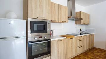 Microondas, lavavajillas y cafetera y tetera