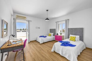 4 makuuhuonetta, silitysrauta/-lauta, ilmainen Wi-Fi, vuodevaatteet